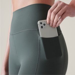 Athleta Transcend Stash tights in Bali Green size Small NWT